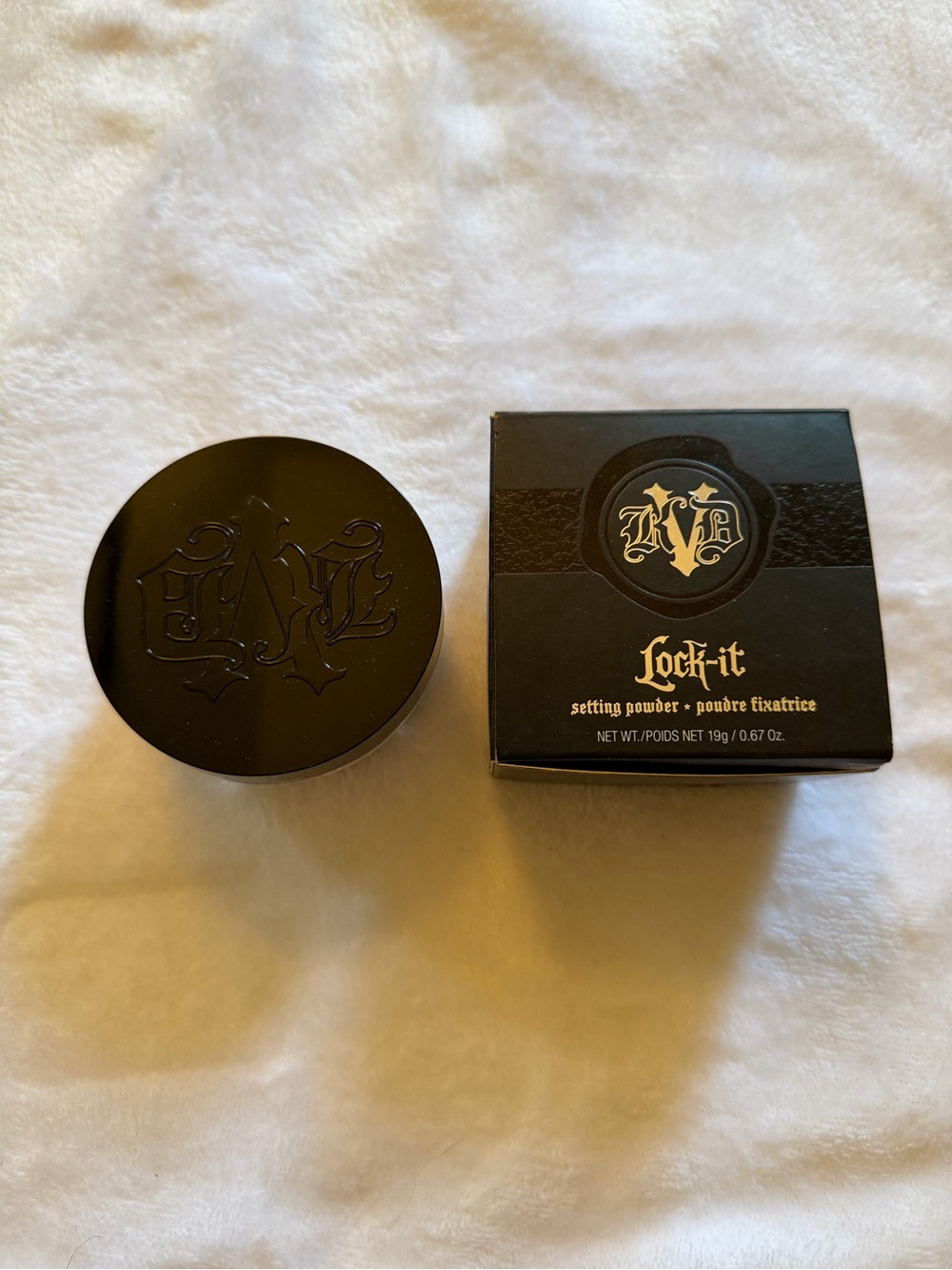 Discontinued Kat Von D lock-it loose setting powder full size